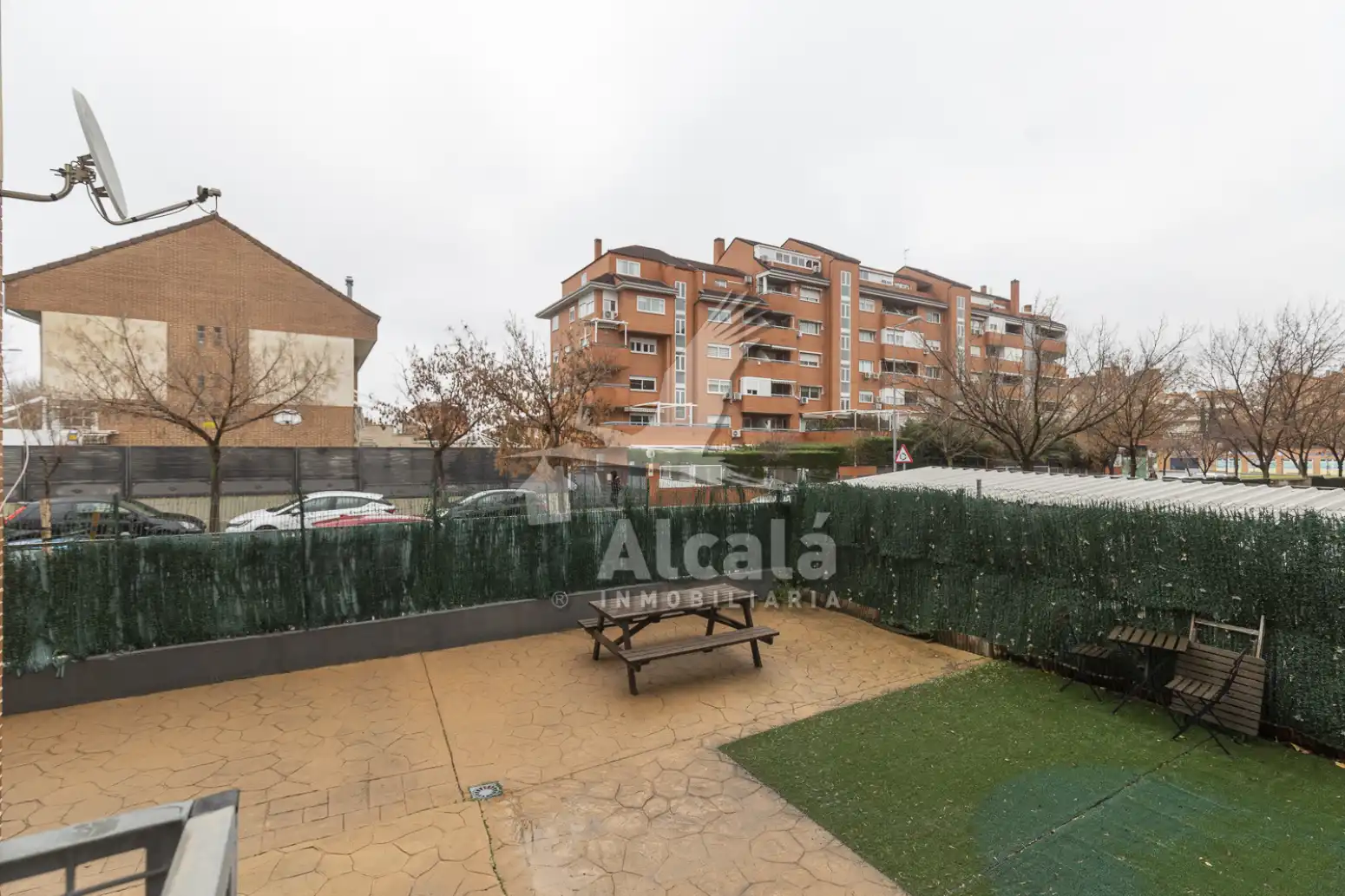 Außenansicht von Einfamilien-Reihenhaus zum Verkauf in Alcalá de Henares mit Heizung und Terrasse