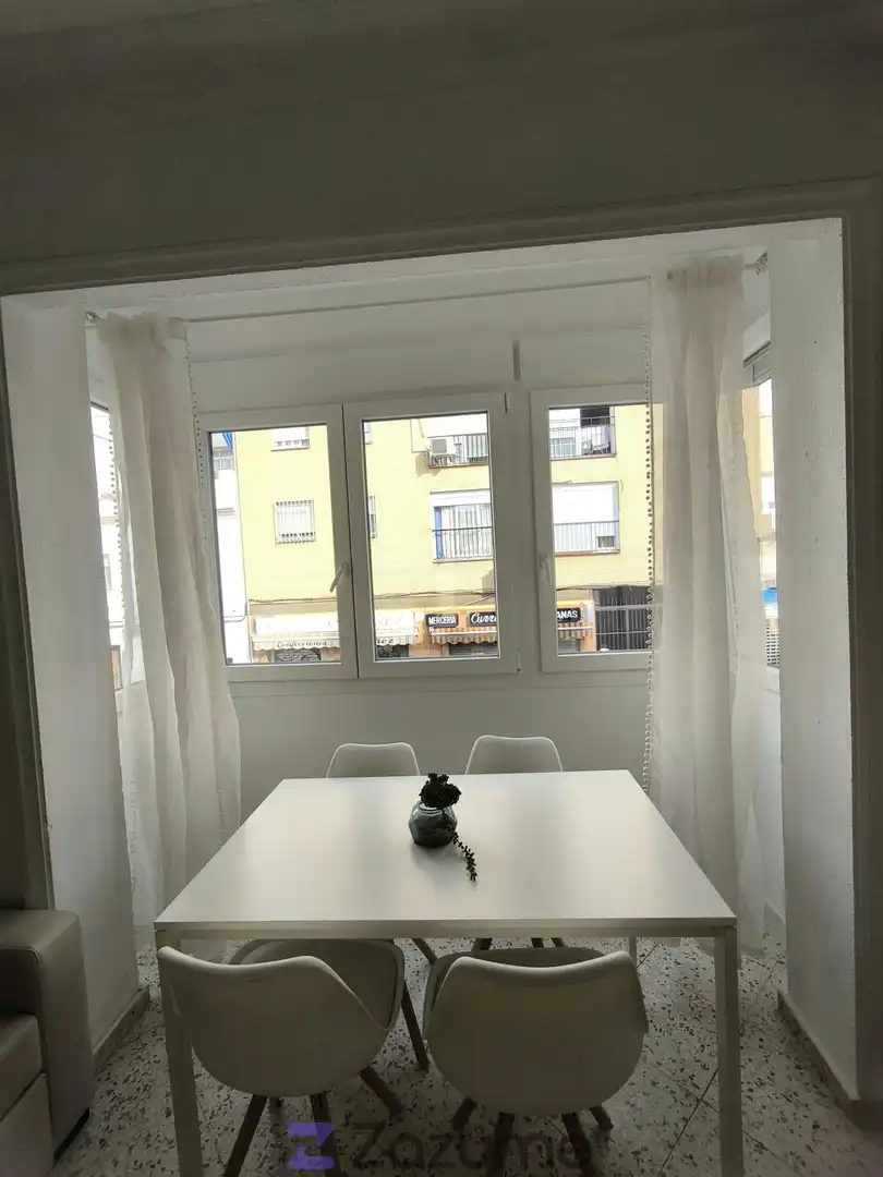 Comedor de Casa adosada de alquiler en Sevilla con Aire acondicionado, Terraza y Amueblado