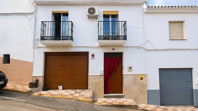 Casa-chalet en Venta en  SANTA BARBARA en Montefrío