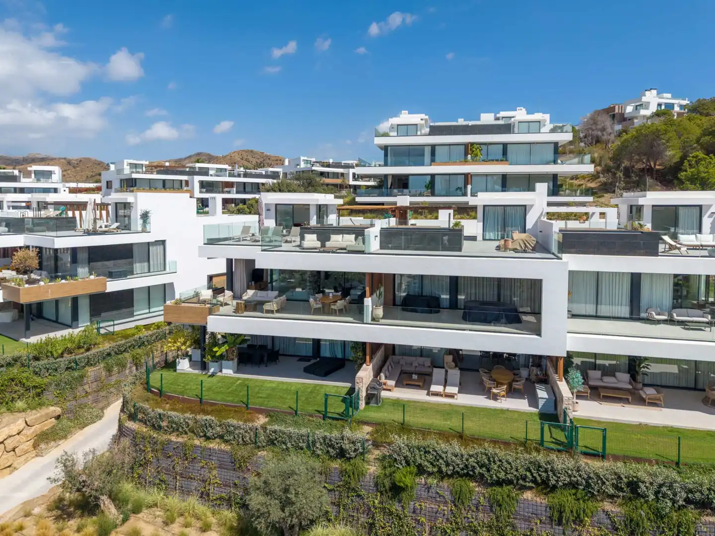 Vista exterior de Ático en venta en Marbella con Aire acondicionado, Jardín privado y Terraza