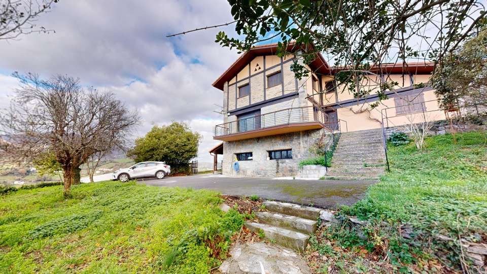 Vista exterior de Casa o xalet en venda en Tolosa amb Calefacció, Terrassa i Traster