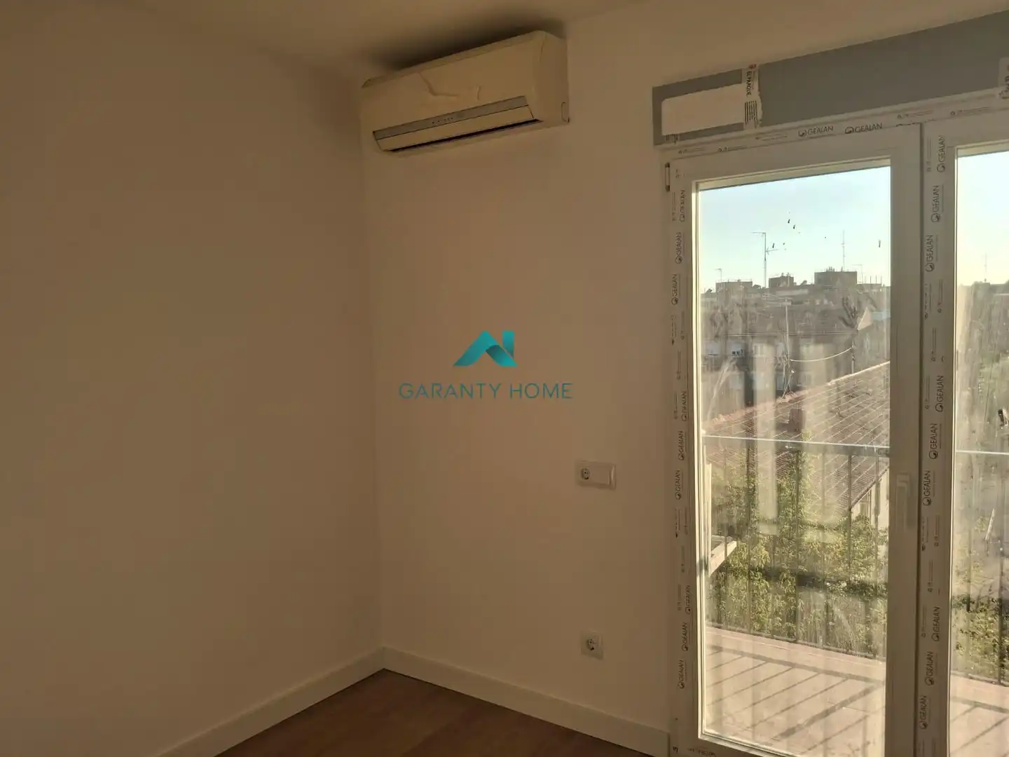 Bedroom of Flat for rent in Madrid  with Air Conditioner, Heating and Terrace