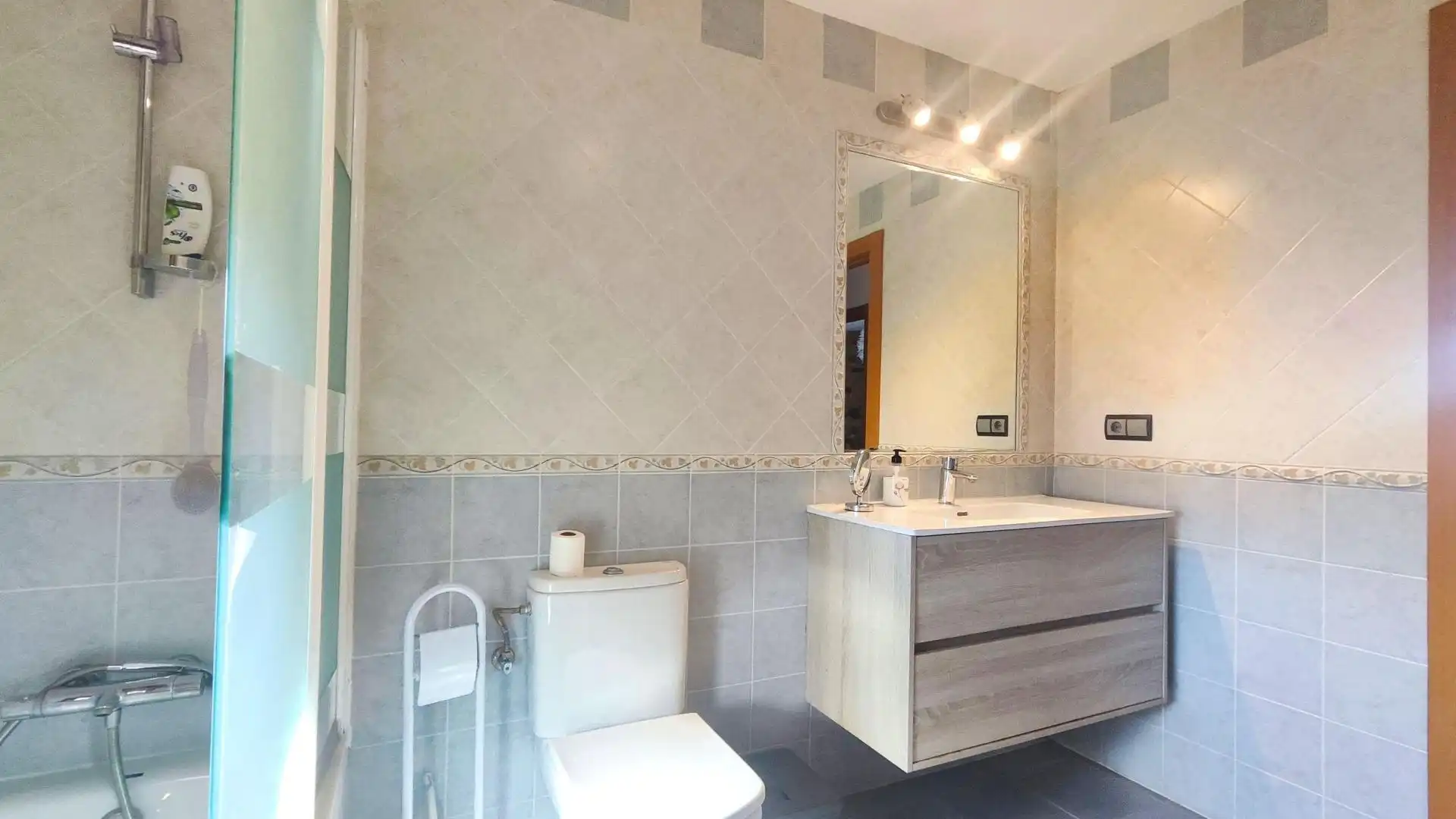 Baño de Casa o chalet en venta en Cuadros con Calefacción, Terraza y Balcón