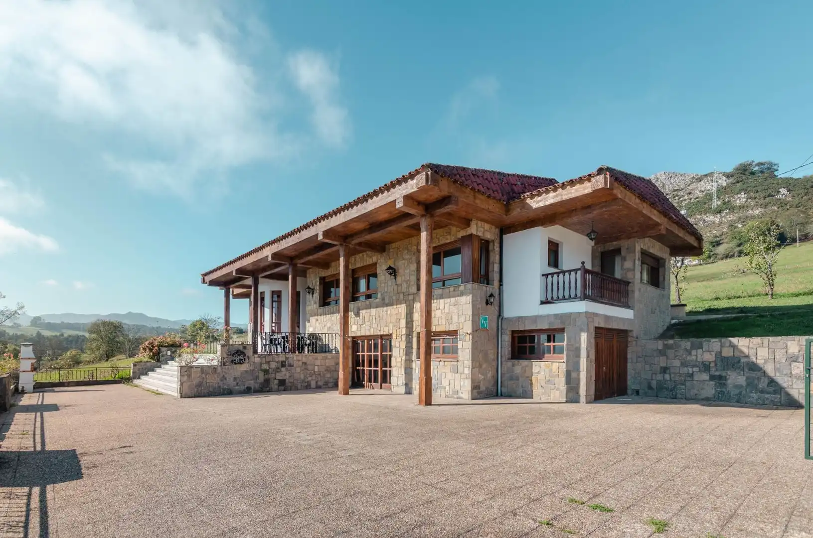 Vista exterior de Edificio en venta en Parres, Asturias