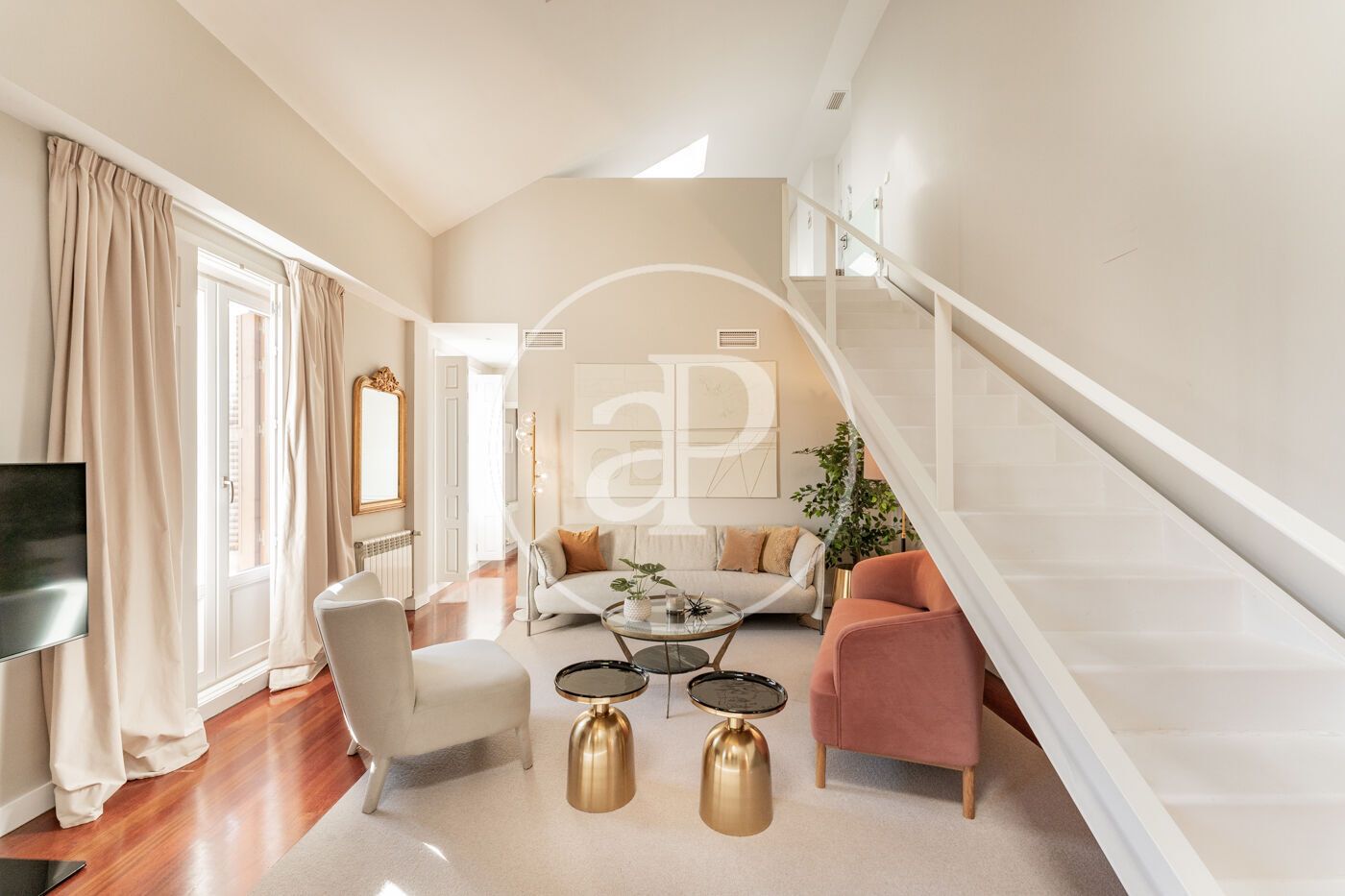 Living room of Flat to rent in  Madrid Capital  with Air Conditioner, Heating and Furnished