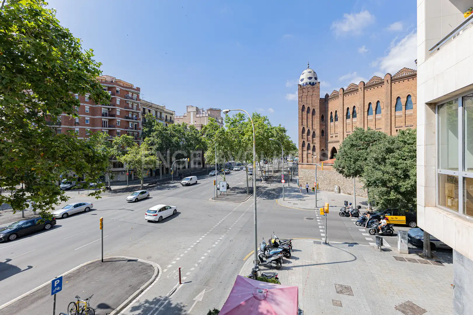 Außenansicht von Wohnung zum Verkauf in Barcelona mit Klimaanlage, Heizung und Parkett