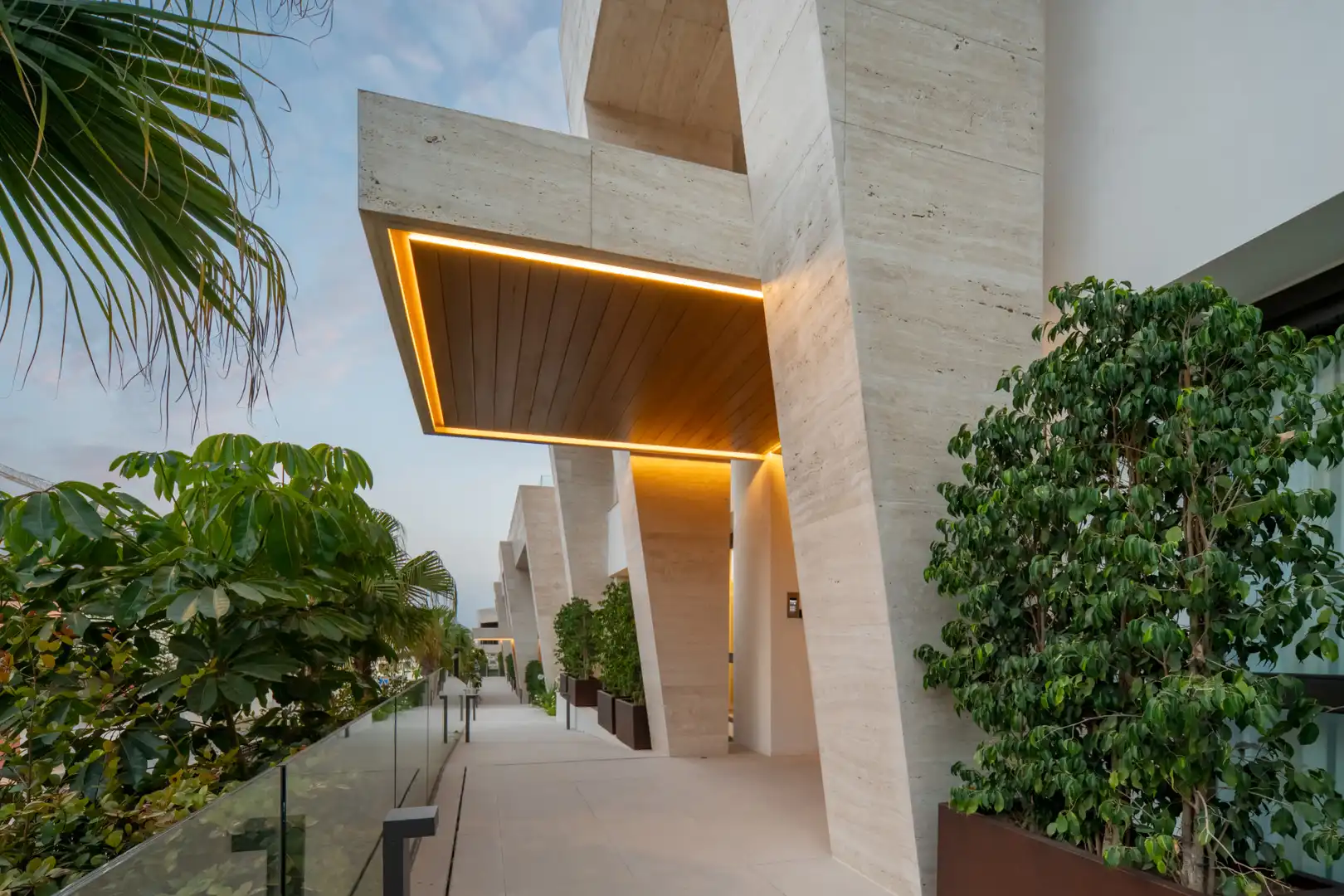 Vista exterior de Planta baixa en venda en Marbella amb Aire condicionat, Calefacció i Terrassa