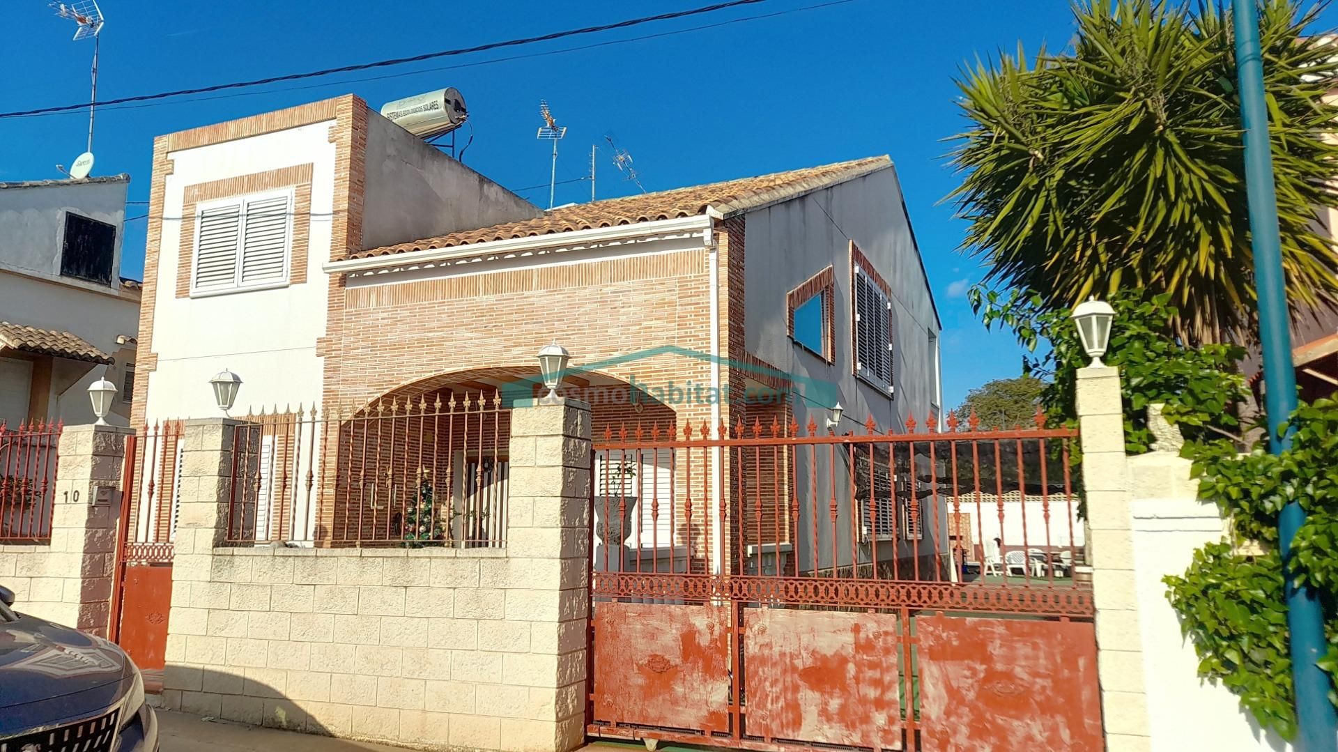 Vista exterior de Casa o xalet en venda en Catadau amb Aire condicionat, Calefacció i Jardí privat