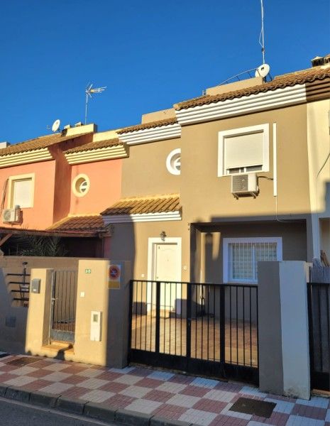 Single-family semi-detached for sale in Calle la Granja, 10, Fuente de Piedra