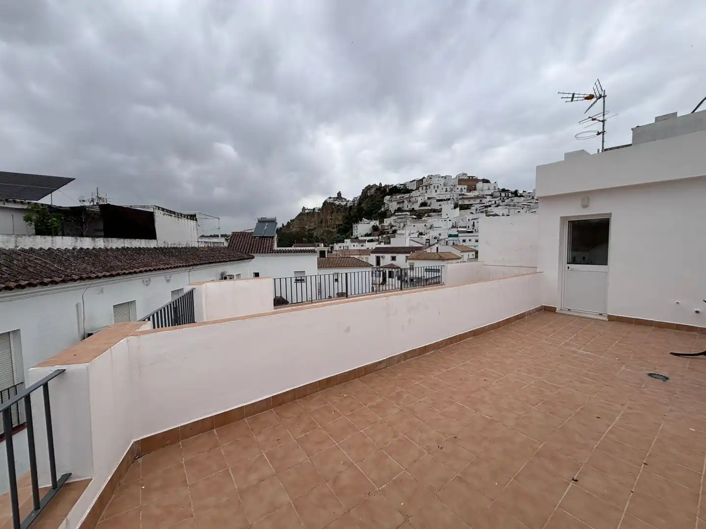 Vista exterior de Pis en venda en Arcos de la Frontera amb Aire condicionat i Terrassa