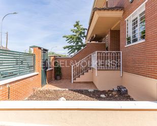 Vista exterior de Casa o xalet en venda en  Madrid Capital amb Aire condicionat, Calefacció i Jardí privat