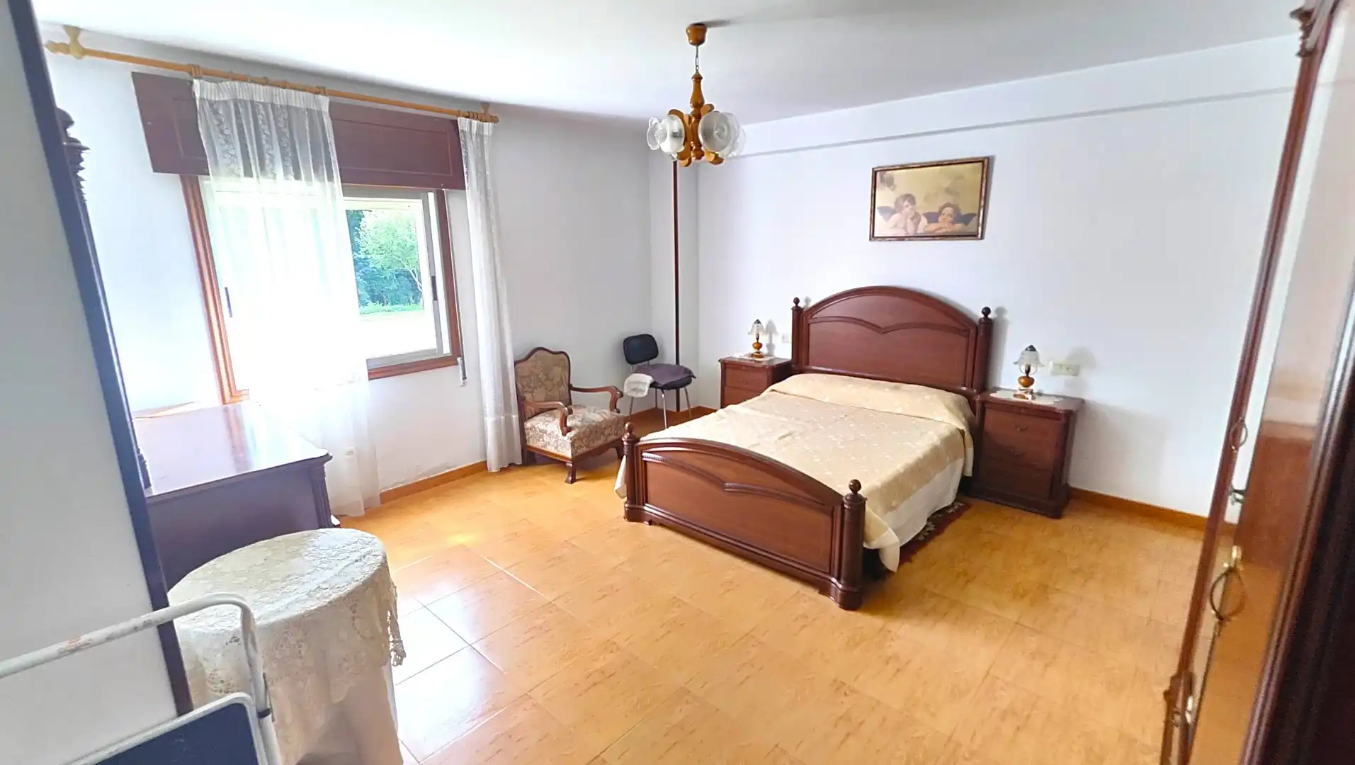 Dormitori de Casa o xalet en venda en Santiago de Compostela  amb Jardí privat i Moblat