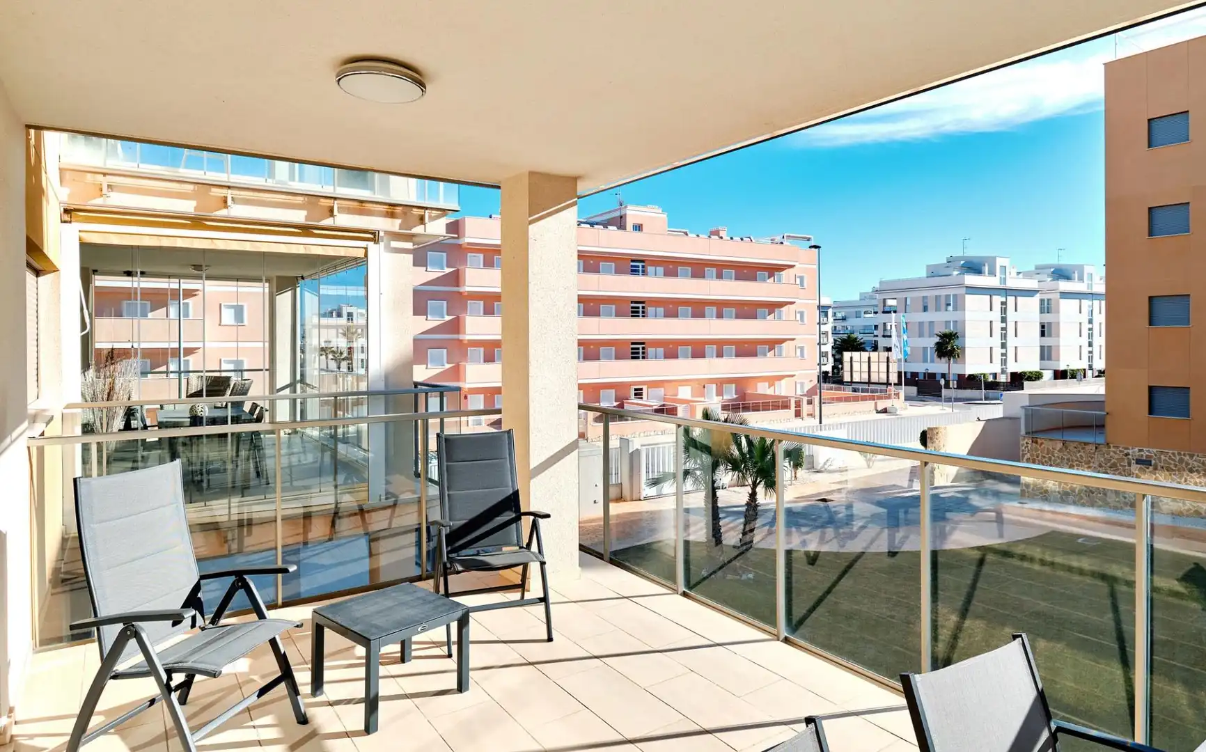 Appartement compact avec piscine à vendre à Clavo