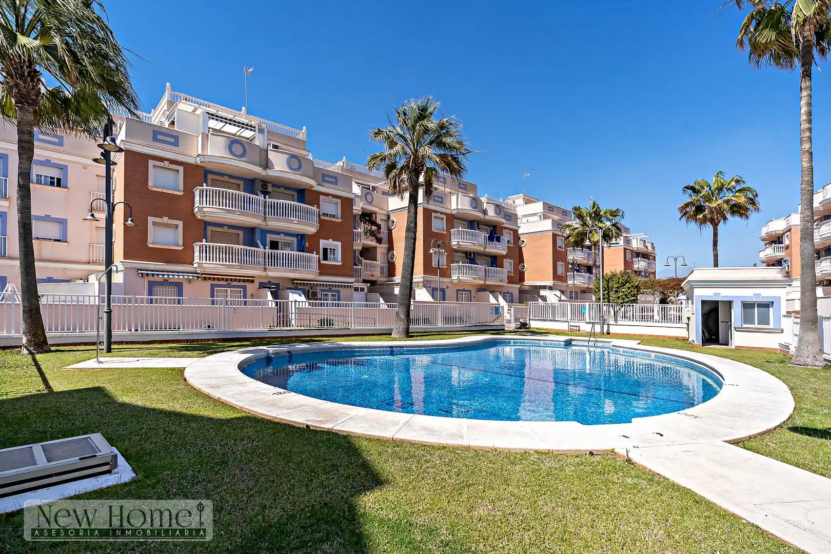Exterior view of Flat for sale in Roquetas de Mar  with Terrace, Swimming Pool and Furnished