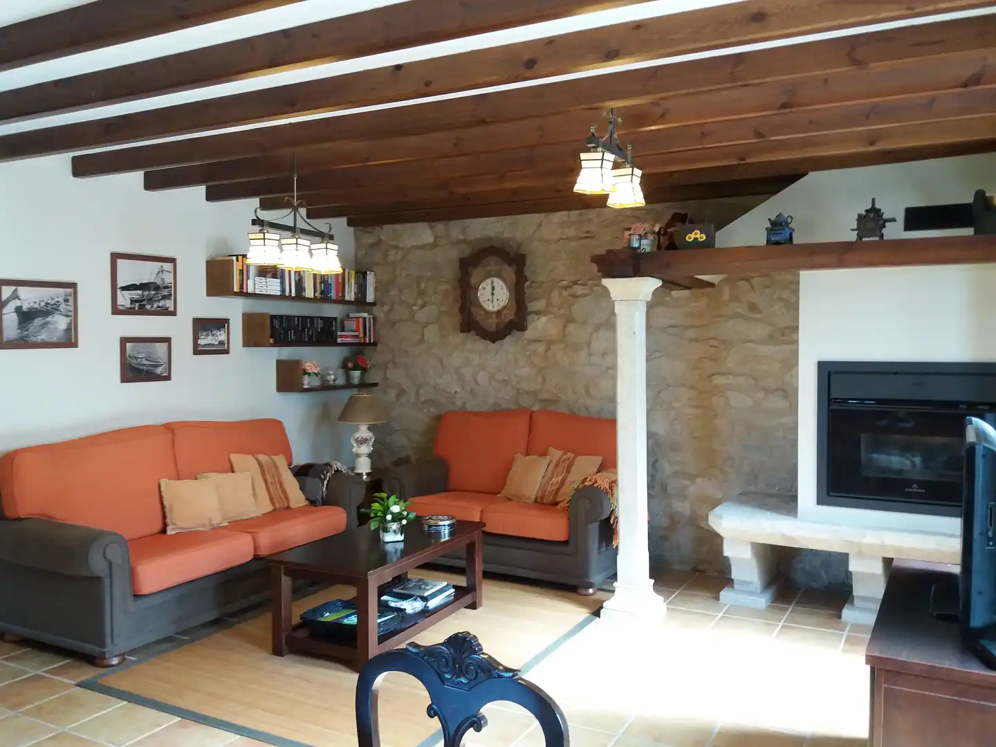 Living room of Houses for rent in Rianxo  with Heating, Private garden and Furnished