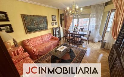 Living room of Flat for sale in Valladolid Capital  with Terrace and Balcony