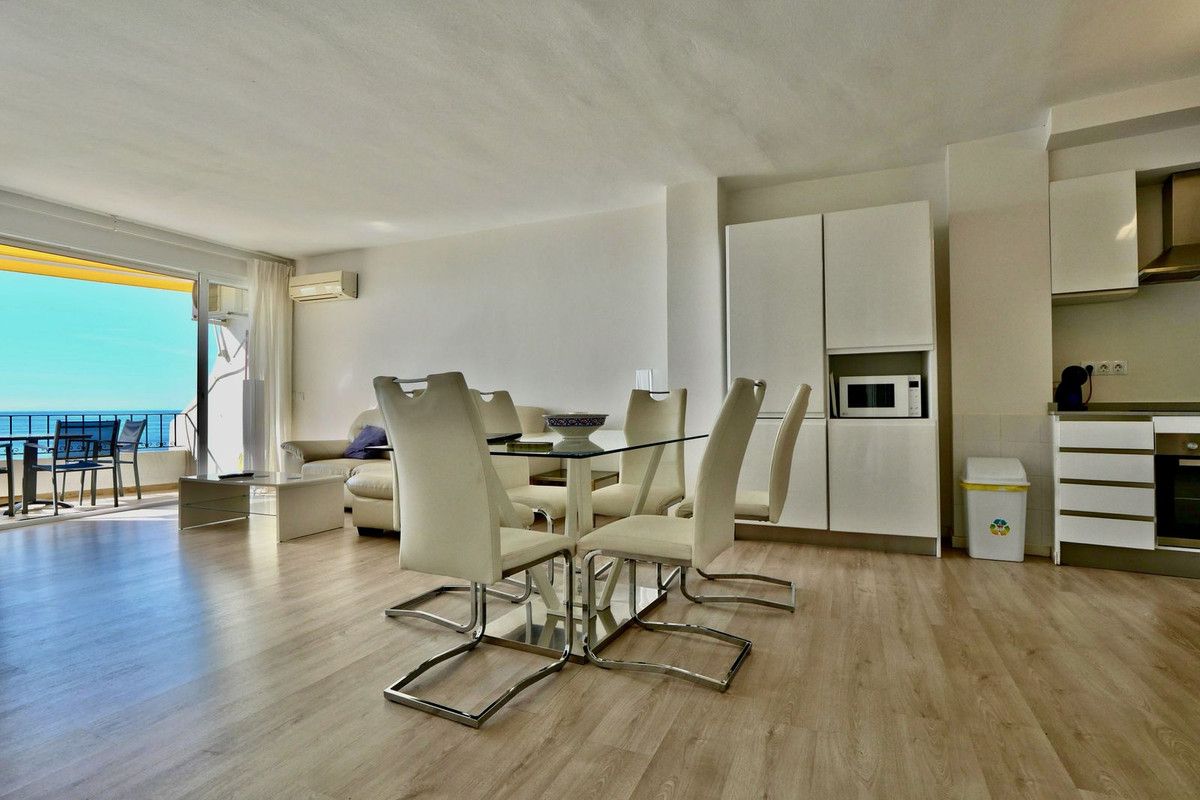 Comedor de Estudio en venta en Marbella con Aire acondicionado, Terraza y Piscina comunitaria