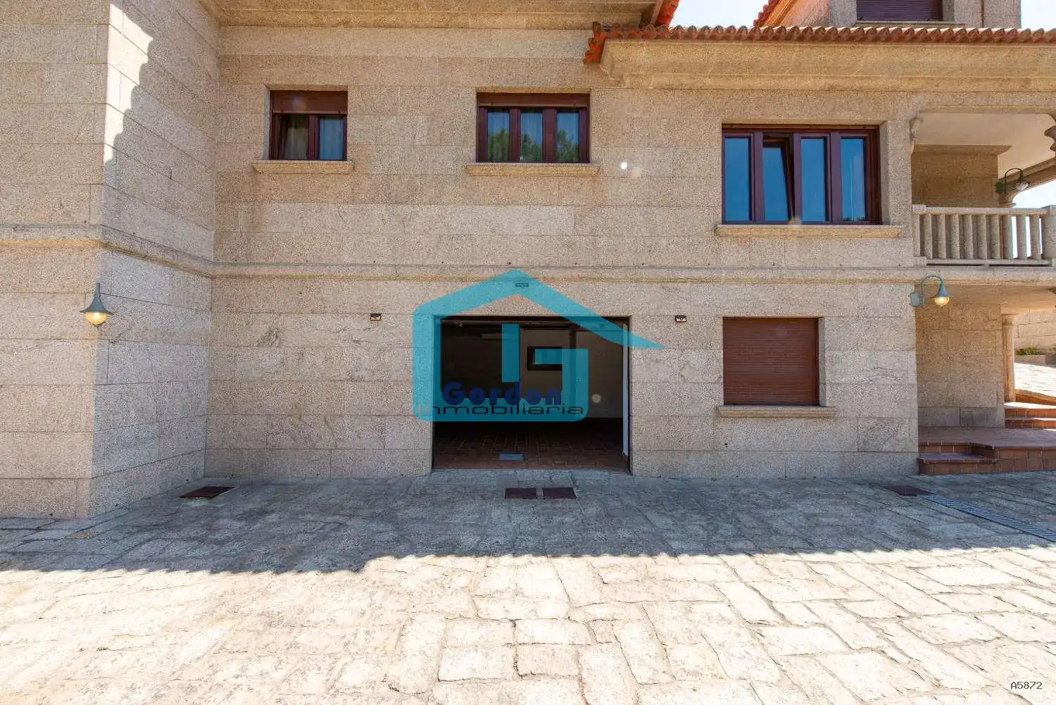 Vista exterior de Casa o xalet en venda en Meaño amb Calefacció, Parquet i Terrassa