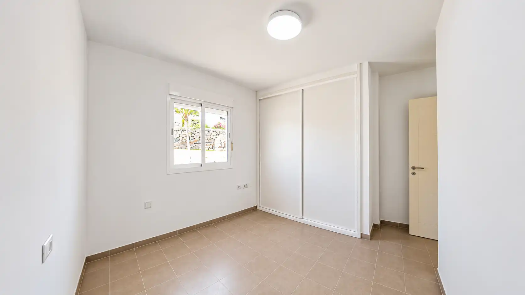 Schlafzimmer von Wohnungen zum Verkauf in Arona mit Terrasse, Ofen und Waschmaschine