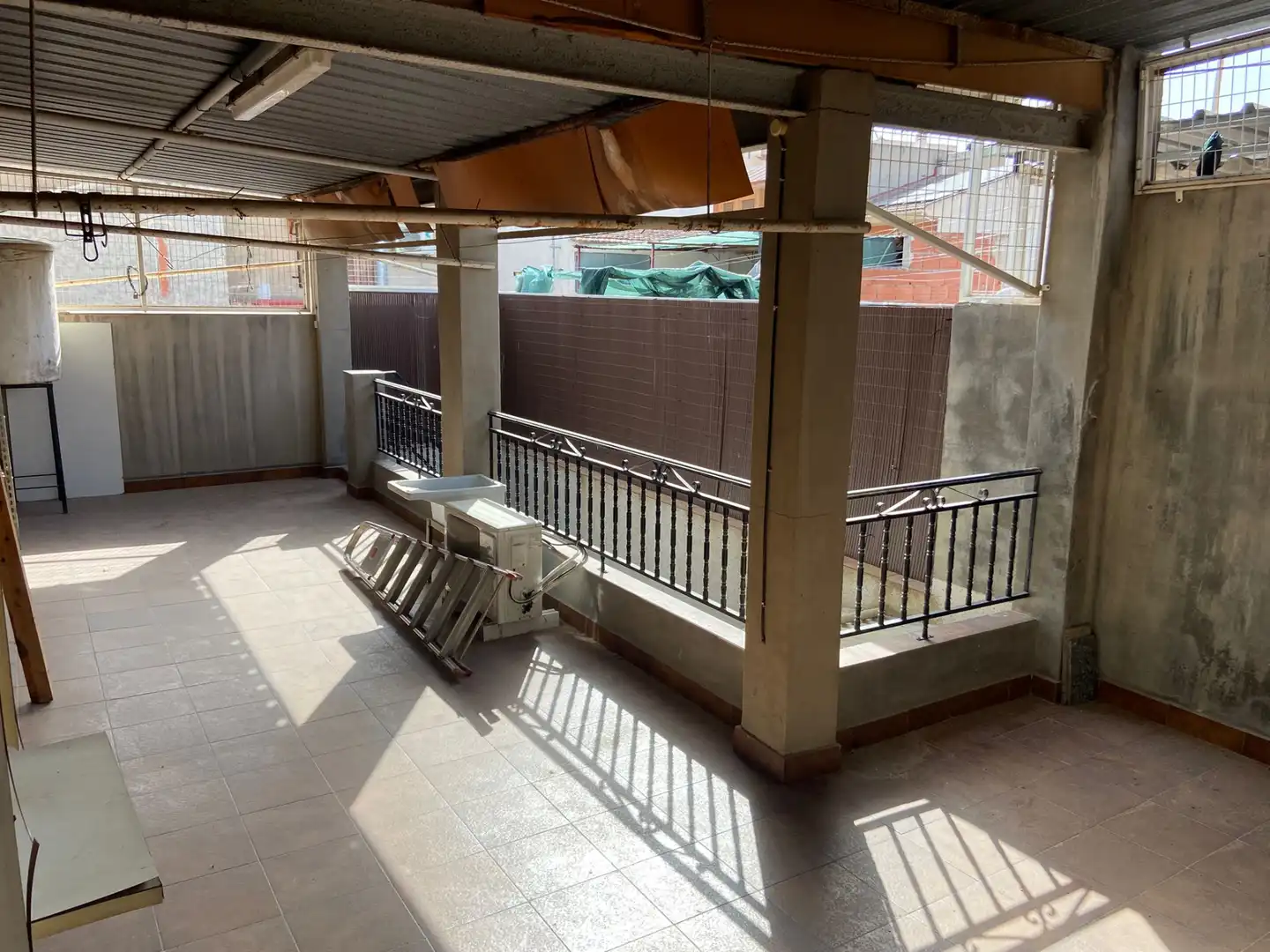 Terrasse von Einfamilien-Reihenhaus zum Verkauf in Alcantarilla mit Klimaanlage, Terrasse und Möbliert