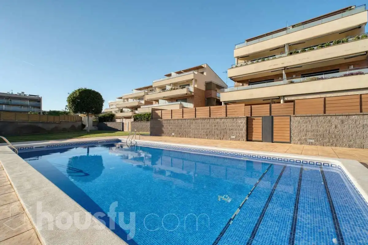 Schwimmbecken von Maisonette zum Verkauf in Roda de Berà mit Klimaanlage, Terrasse und Abstellraum