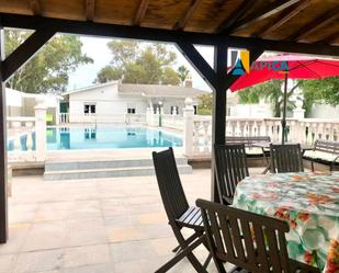 Piscina de Casa adosada en venda en Los Barrios amb Piscina