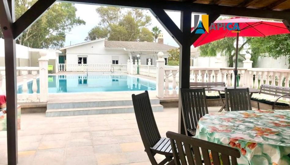 Foto 1 de Casa adosada en venda a Los Barrios, Cádiz