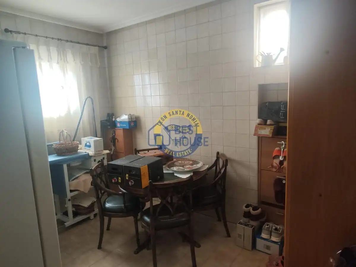 Houses for sale in Villanueva de las Manzanas, León