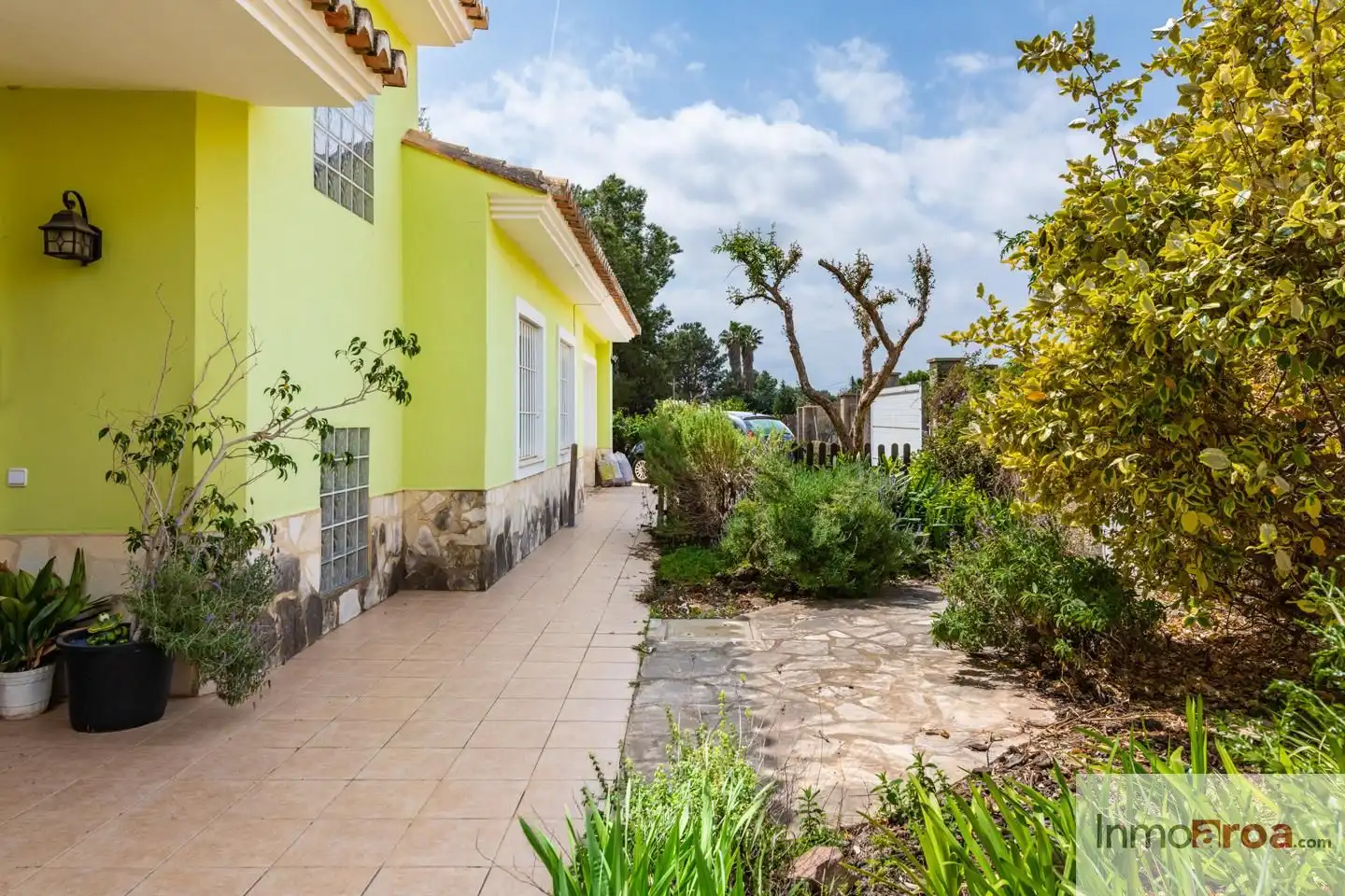 Vista exterior de Casa o xalet en venda en Bétera amb Calefacció, Jardí privat i Terrassa