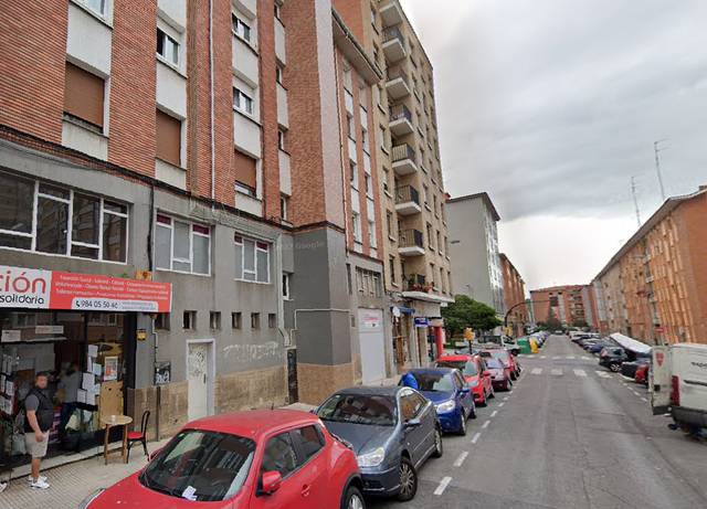 Piso en Venta en Calle Extremadura en Pumarín