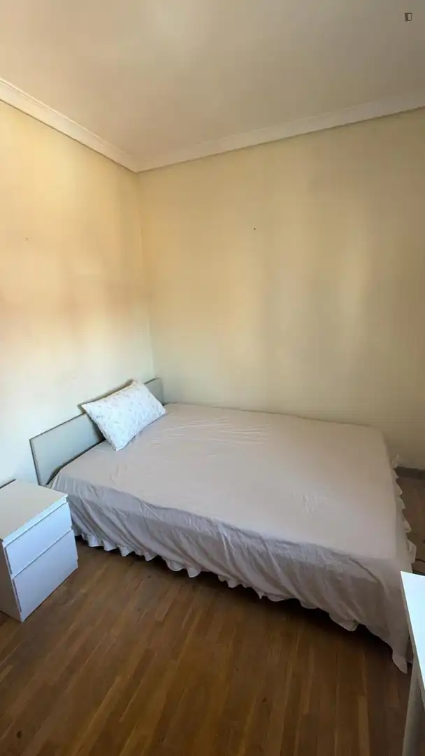Dormitori de Apartament per a compartir en Valladolid amb Aire condicionat, Calefacció i Moblat