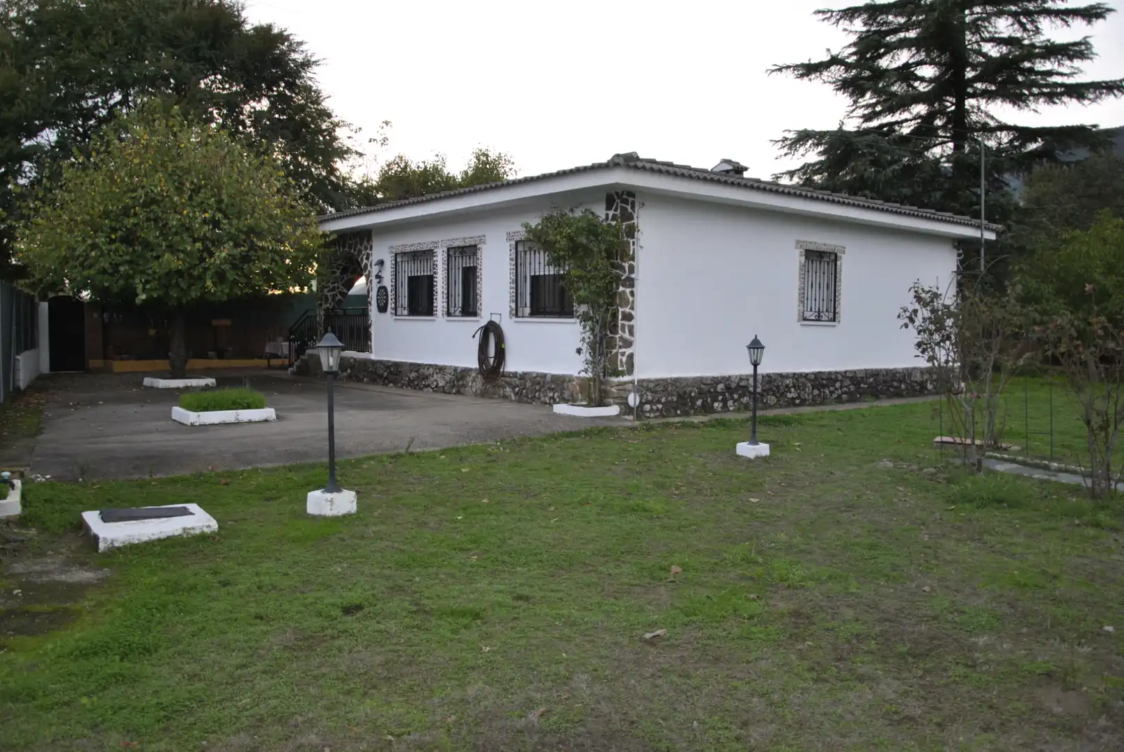 Exterior view of Houses for sale in Casas del Castañar  with Heating, Private garden and Terrace