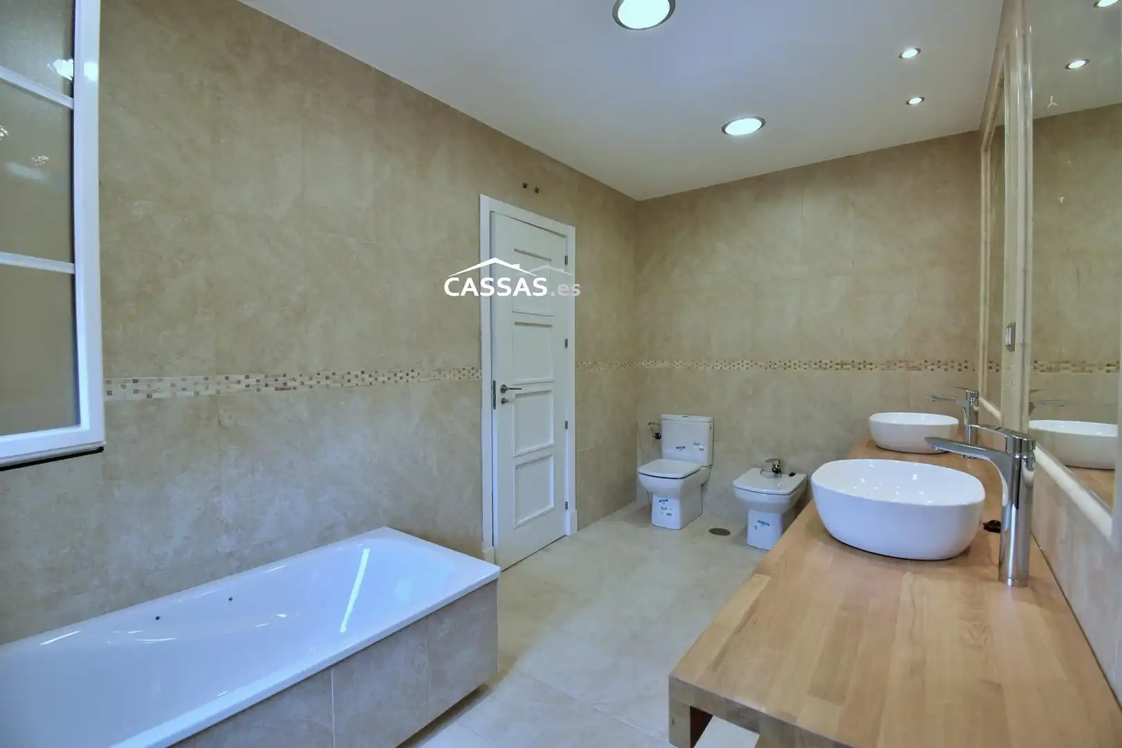 Bathroom of Detached homes for sale in Torrejón de Ardoz  with Air Conditioner, Heating and Parquet flooring