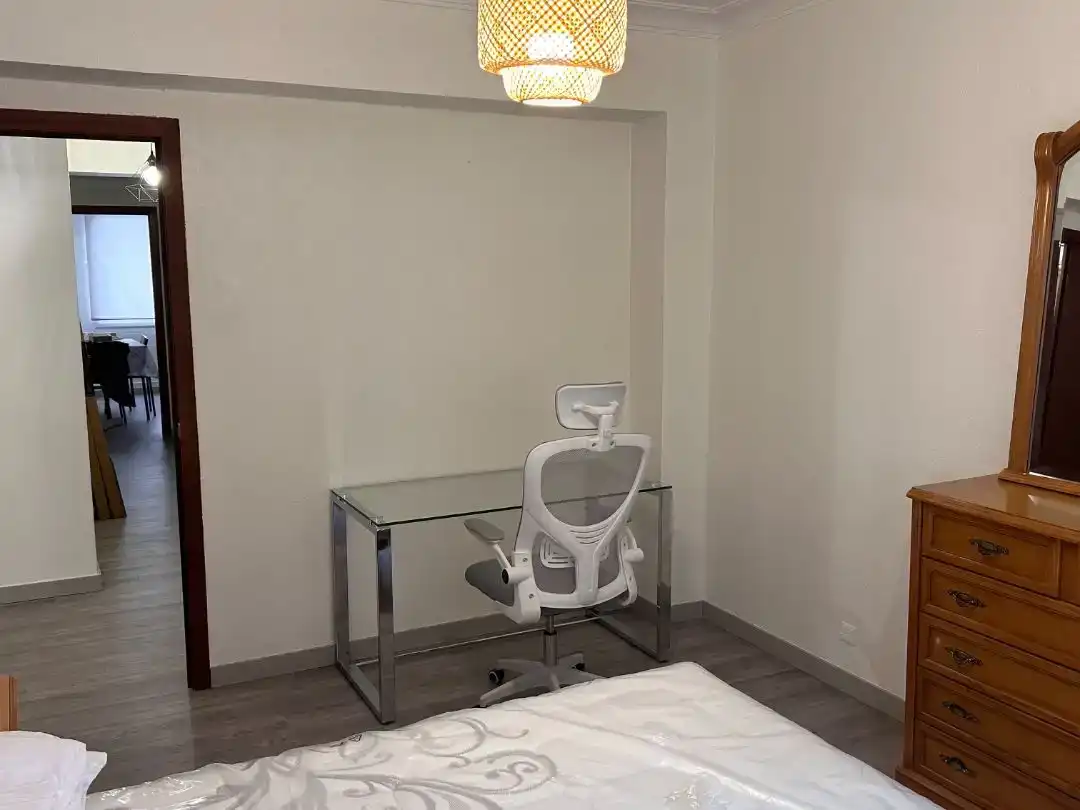 Dormitori de Pis de lloguer en Ferrol amb Parquet i Moblat