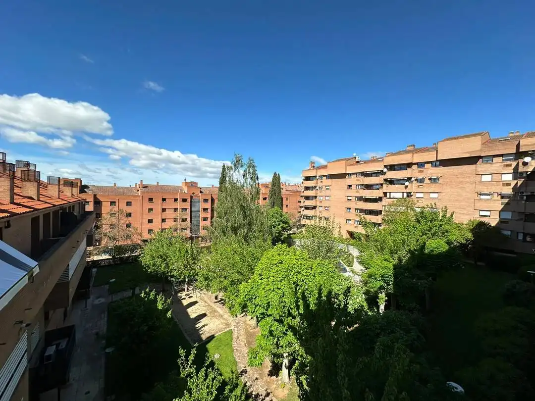 Außenansicht von Wohnung zum Verkauf in Toledo mit Klimaanlage, Heizung und Privatgarten