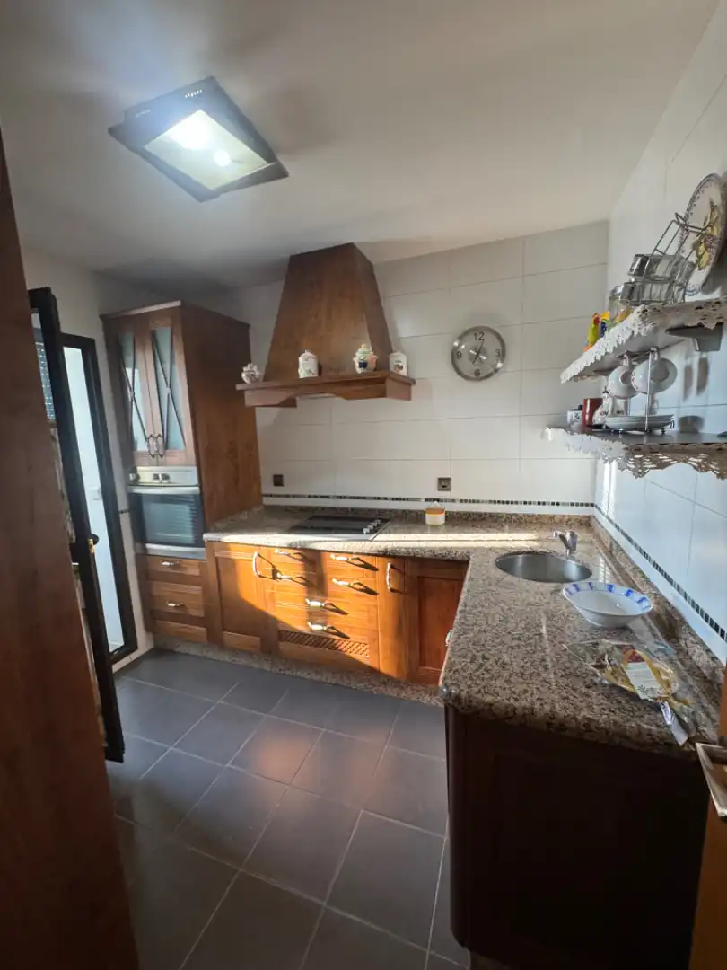 Küche von Wohnung zum Verkauf in Sanlúcar de Barrameda mit Klimaanlage, Heizung und Terrasse