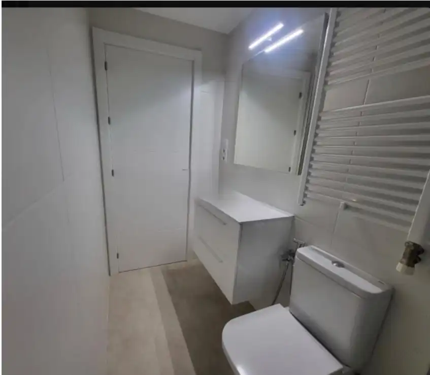 Badezimmer von Wohnung zur Miete in Donostia - San Sebastián  mit Heizung, Parkett und Möbliert