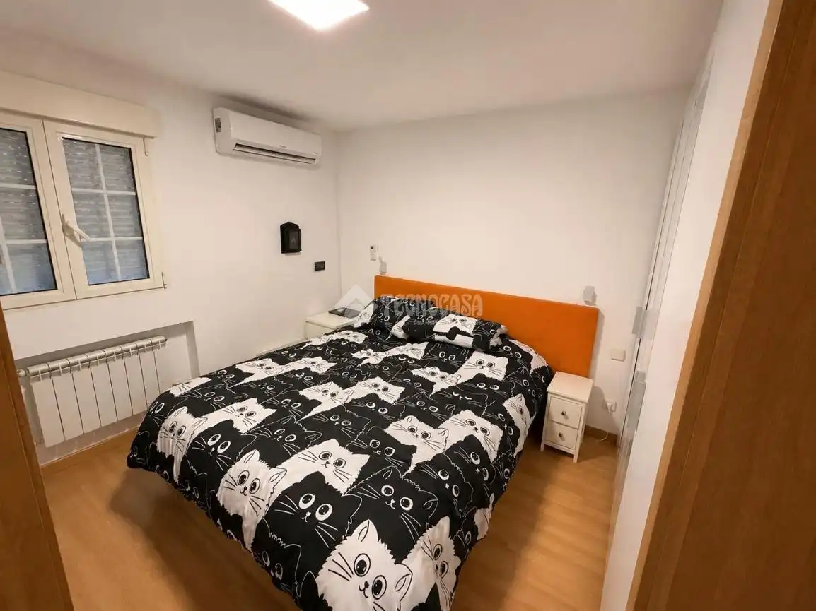 Bedroom of Flat for sale in Madrid  with Air Conditioner and Furnished