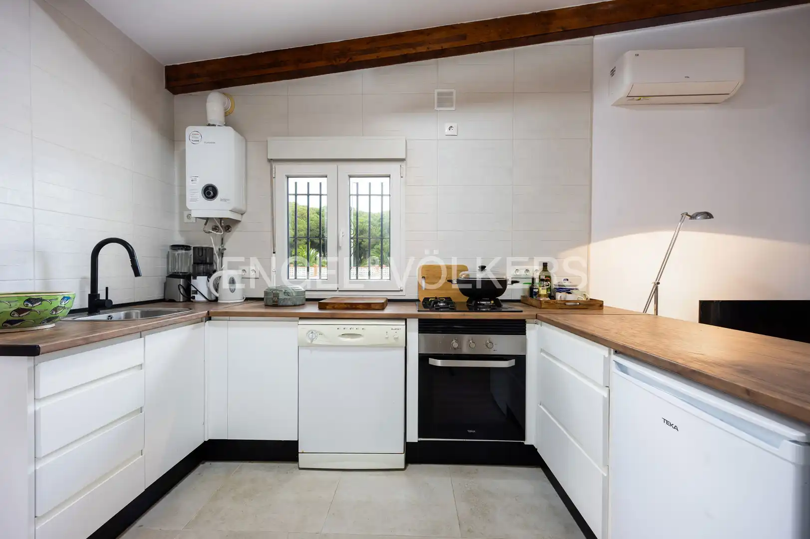 Kitchen of Houses for sale in Chiclana de la Frontera  with Air Conditioner, Heating and Private garden
