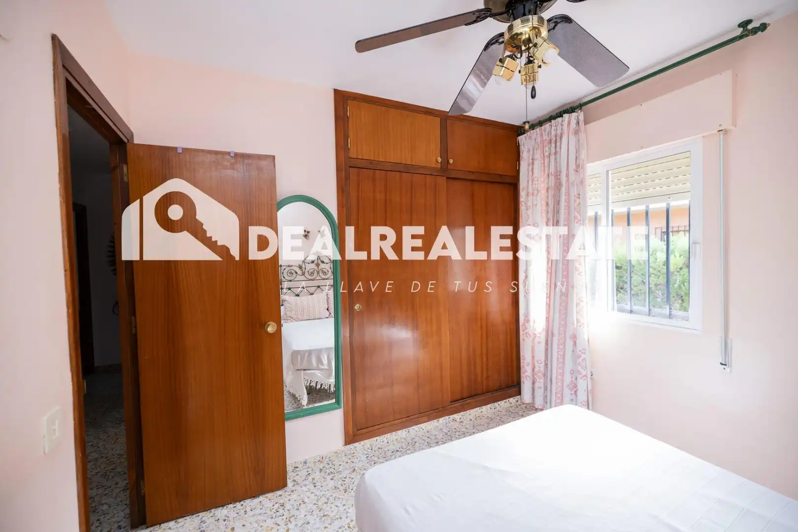 Dormitori de Casa o xalet en venda en Almonte amb Jardí privat, Terrassa i Moblat