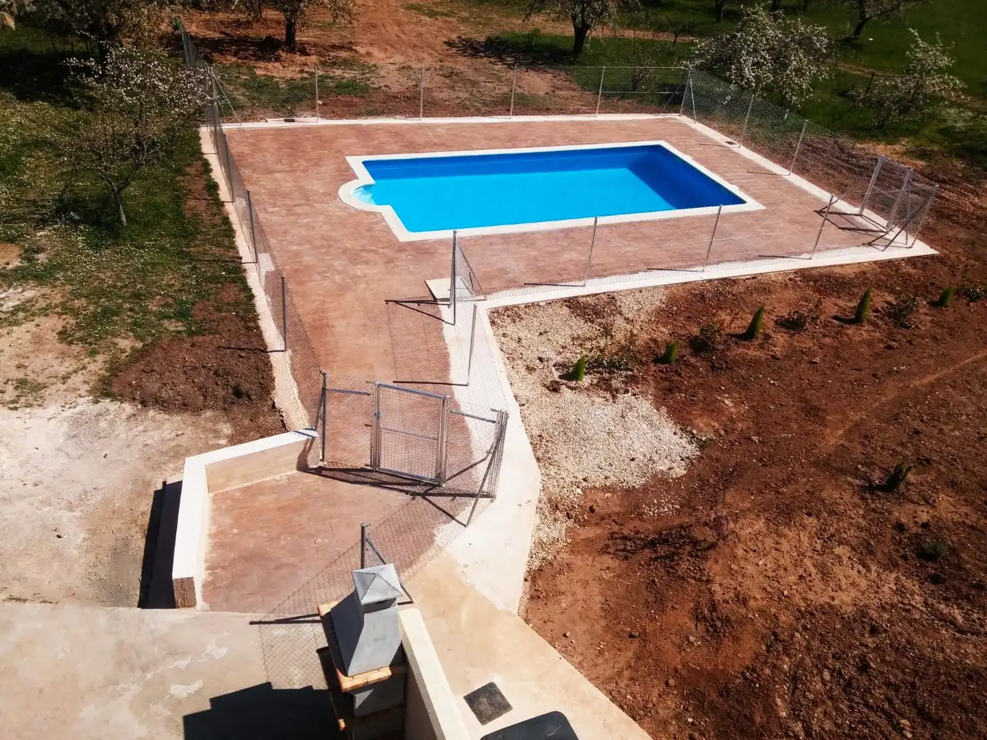 Schwimmbecken von Gebäude zum Verkauf in Oña