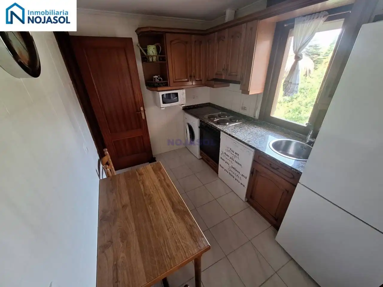 Cuina de Dúplex de lloguer en Noja amb Calefacció, Terrassa i Moblat