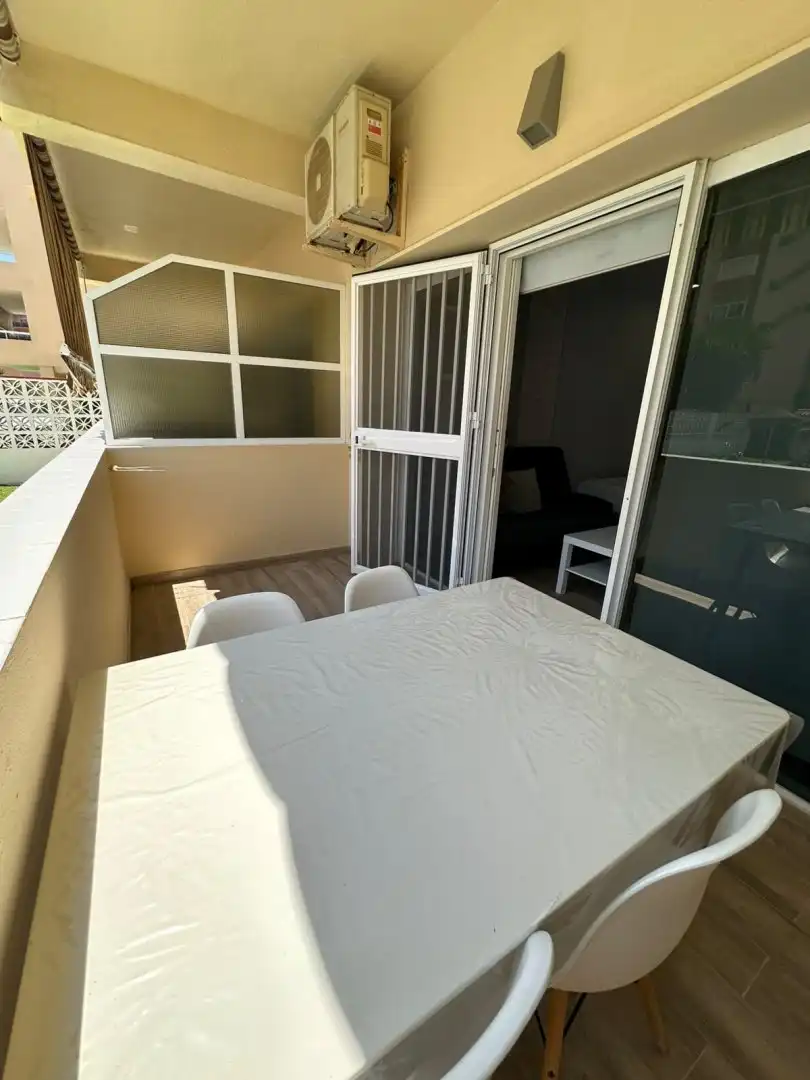 Terrassa de Estudi de lloguer en Torremolinos amb Aire condicionat, Terrassa i Piscina