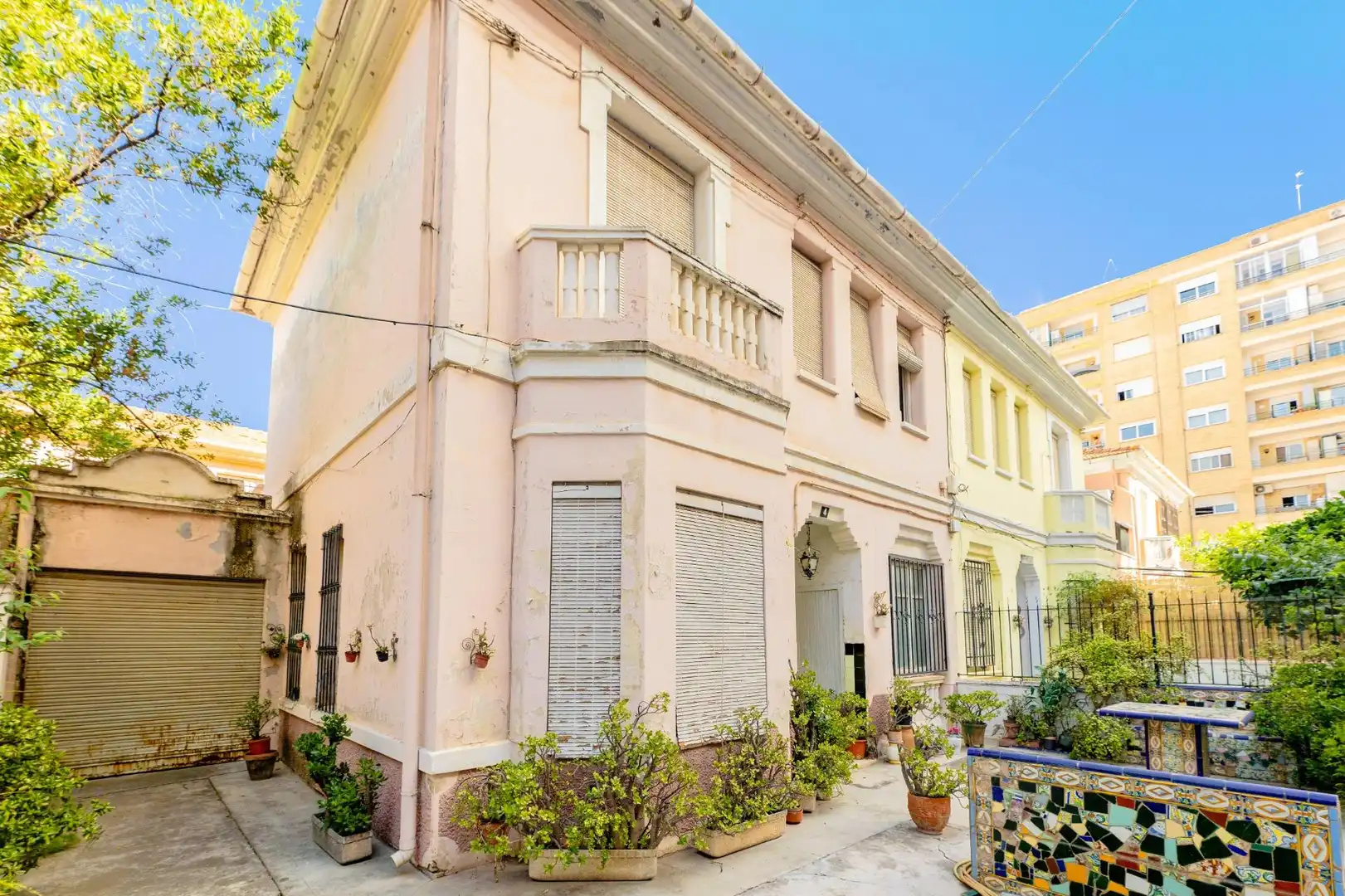 Vista exterior de Casa o xalet en venda en Valencia amb Jardí privat i Terrassa