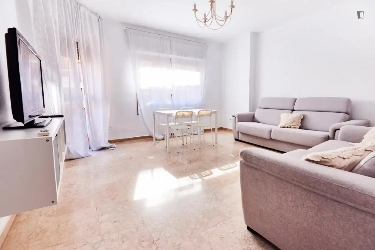 Room in Triana Este
