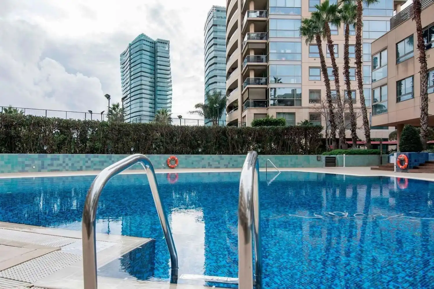 Swimming pool of Flat for rent in Barcelona  with Air Conditioner, Terrace and Furnished