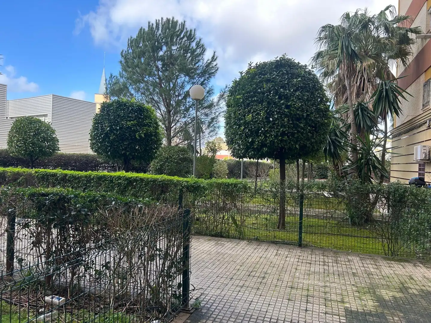 Garden of Flat for rent in Sevilla  with Air Conditioner and Furnished
