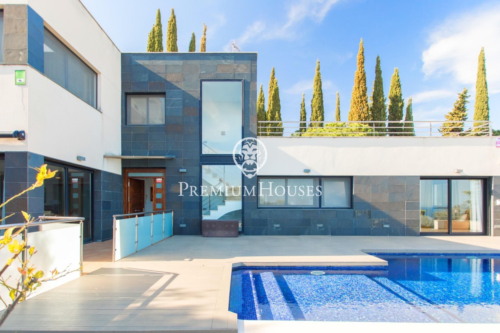 Exterior view of House or chalet for sale in Sant Vicenç de Montalt  with Air Conditioner, Heating and Private garden