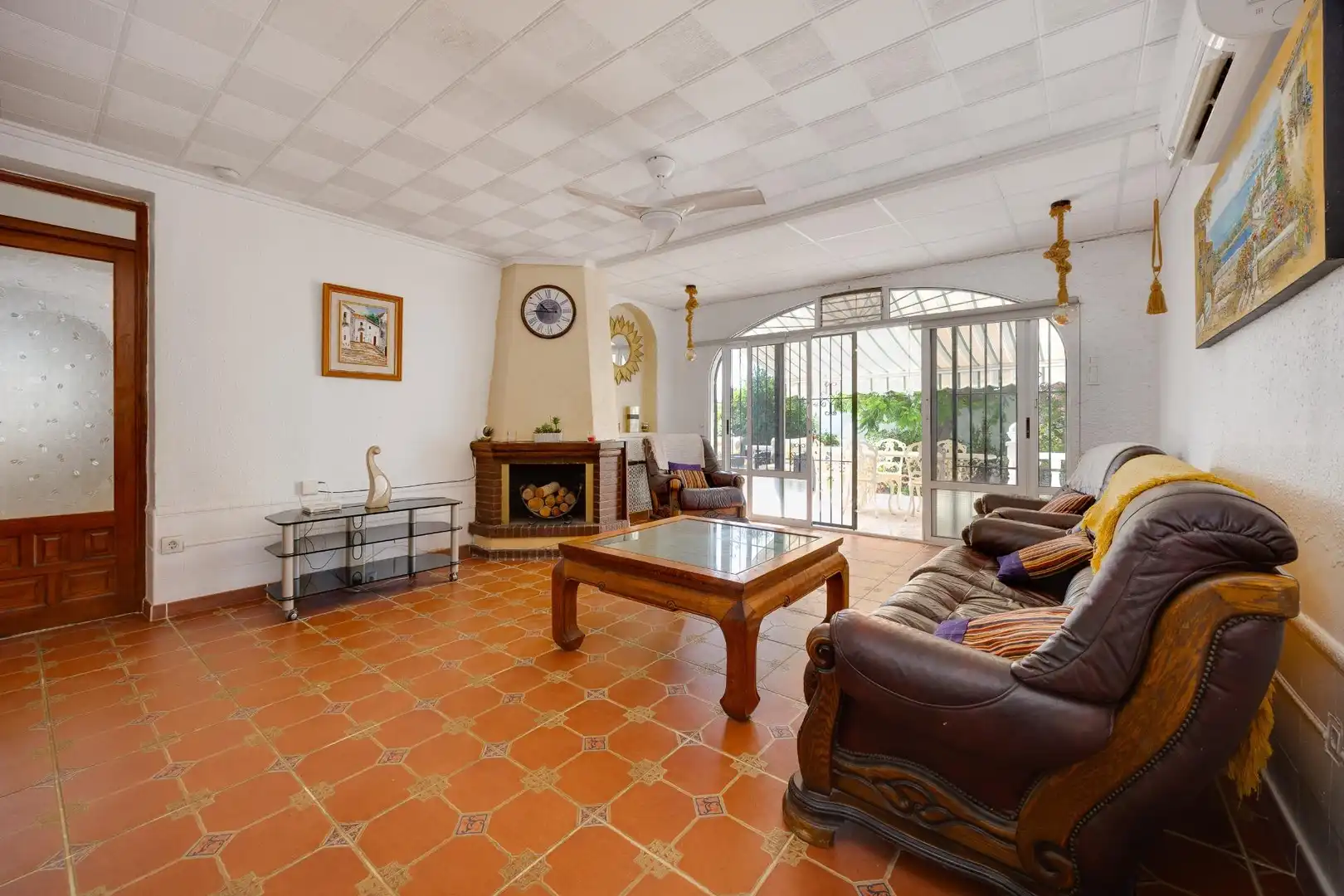 Sala d'estar de Casa o xalet en venda en Torrevieja amb Aire condicionat, Jardí privat i Terrassa
