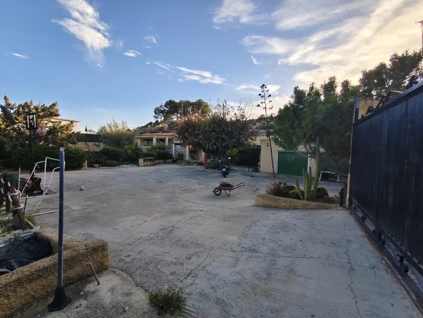 Vista exterior de Casa o xalet en venda en Crevillent amb Aire condicionat, Calefacció i Jardí privat